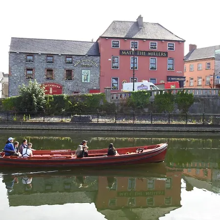 Hibernian Hotel 4*