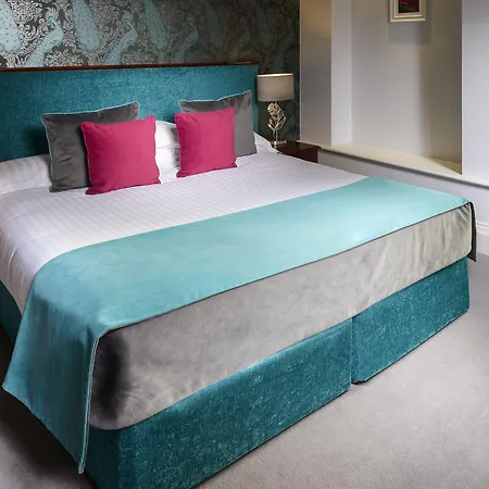 Hibernian Hotel 4*